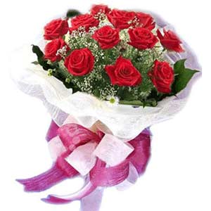  Hatay uluslararası çiçek gönderme  11 adet kırmızı güllerden buket modeli