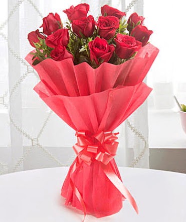 12 adet kırmızı gülden modern buket  Hatay online çiçek gönderme sipariş 