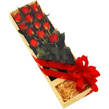 kutuda 12 adet kirmizi gül   Hatay online çiçek gönderme sipariş 